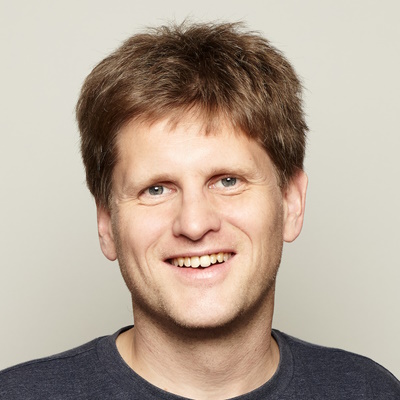 Falk Sippach (Moderation) und Gäste